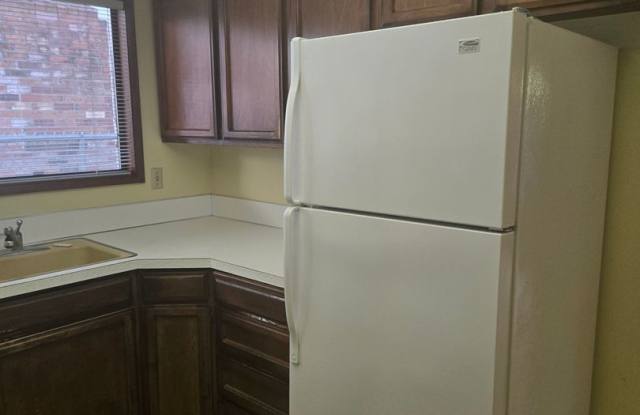 Centrally located 2 BR, 2 BA Duplex Unit with 1-car garage Gallery 3