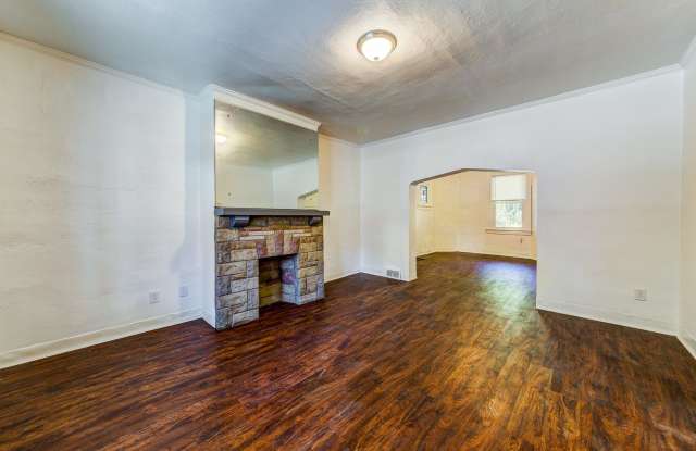 Available May - Traditional-style 3+ Bedroom Home in Mt Washington! - 60 Pasadena Street, Pittsburgh, PA 15211