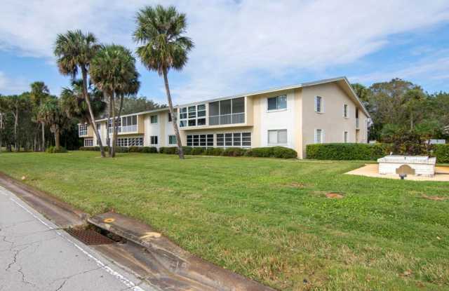 Sunshine Sanctuary: 2/2 condo, 1400 sqft, walking distance to downtown/beach photos photos