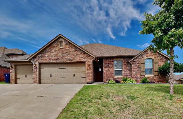 Very Nice 4 Bedroom 2 Bath + Study Home in Yukon Schools photos photos