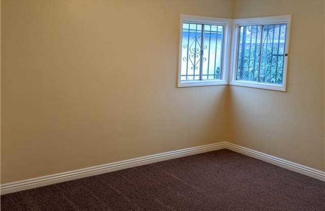 243 E 220 Gallery 4