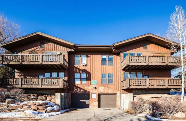 Bright first-floor Pinebrook Pointe condo photos photos