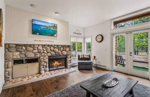 Charming 2-Bedroom Condo in the Heart of Tahoe Gallery 3