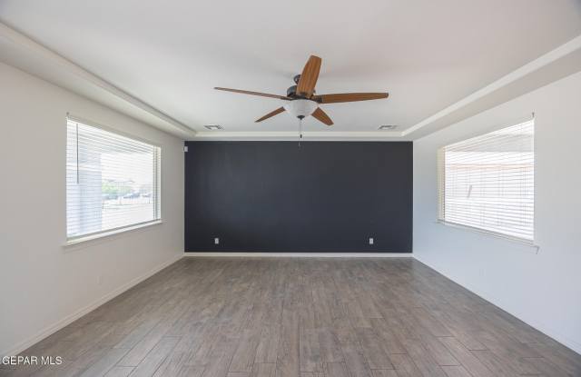 2725 MIKE PRICE Drive Gallery 3