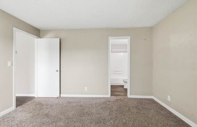 Woodland HIlls Apartments Gallery 3
