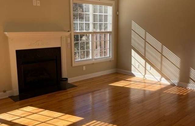 607 Lexington Village Gallery 3