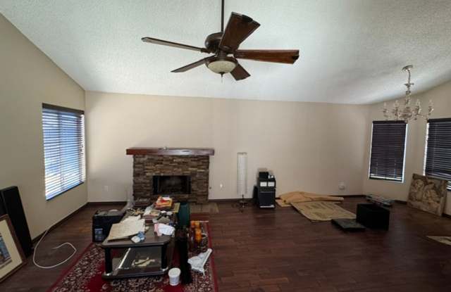 Pool home for rent in Corona Gallery 4