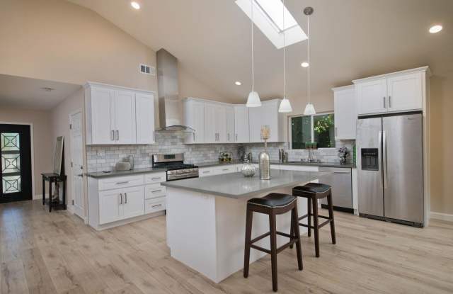 5808 Balcom Avenue Gallery 3