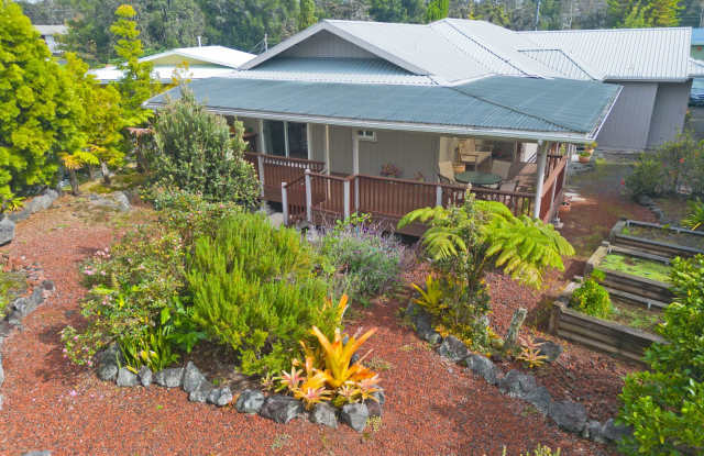 Spacious 4BR Home on the Golf Course – Pets Welcome! Gallery 3