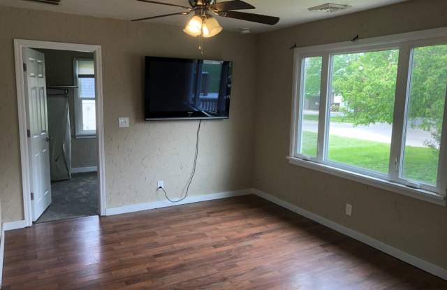 Cute 1 Bedroom House!! photos photos