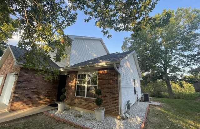 1369 Louisville Drive Gallery 3