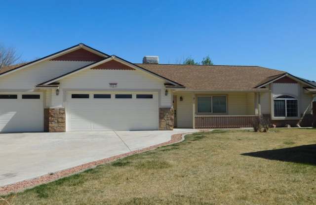 Spacious Home in Fruita w/Office photos photos