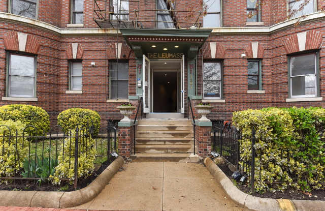 Newly Renovated Logan Circle One Bedroom One Bath With Washer/Dryer In Unit, Pets Welcomed!, Stainless Steel Appliances, Hardwood Floors photos photos