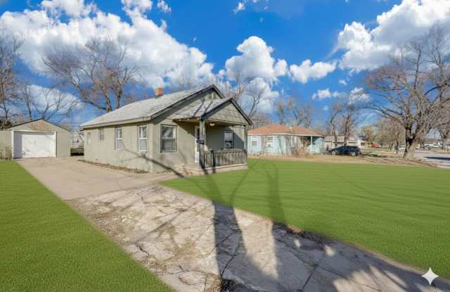 Cute and Cozy 2 Bedroom! - 2117 South Saint Francis Avenue, Wichita, KS 67211