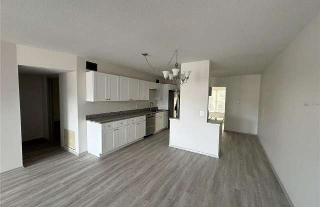 2072 AUSTRALIA Way W Gallery 2