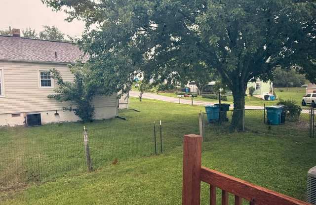 REDUCED - Well Maintained Cottage Style Ranch - 5103 Woodlawn Road, Roanoke, VA 24017 - Solar Panels Gallery 4