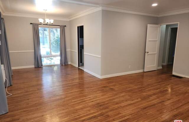 127 N Clark Dr photos photos
