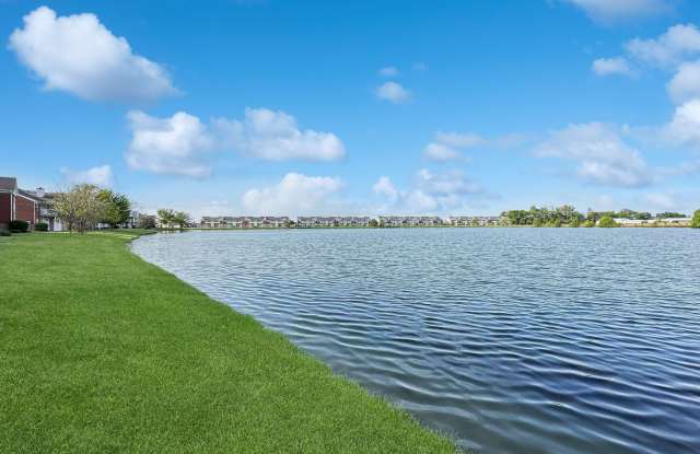 Luxe 1-Bedroom Haven: Serene Lakeside Living at Lakeshore Community Gallery 4