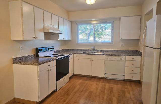 Southeast Reno Townhome - Close to Everything!!!! - 377 Smithridge Park, Reno, NV 89502