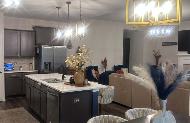 FOR RENT photos photos FOR RENT photos photos