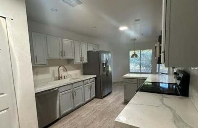2647 N MILLER Road Gallery 3