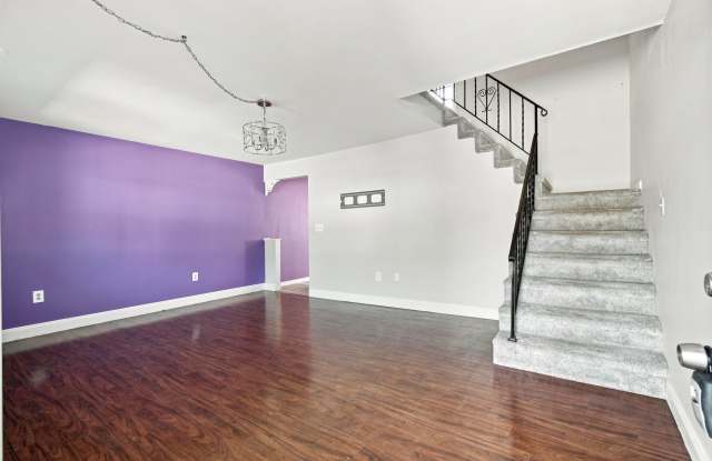 Spacious 3BR/2BA Home with Private Yard & Driveway Gallery 3