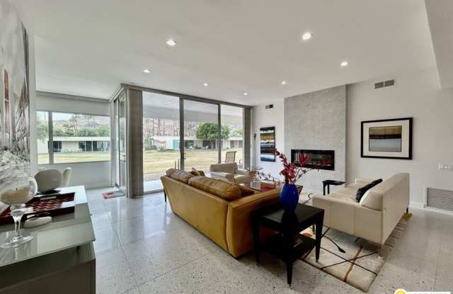 334 Desert Lakes Dr Gallery 1