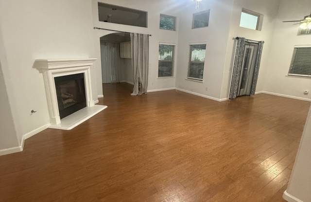 7635 North Ann Avenue Gallery 2
