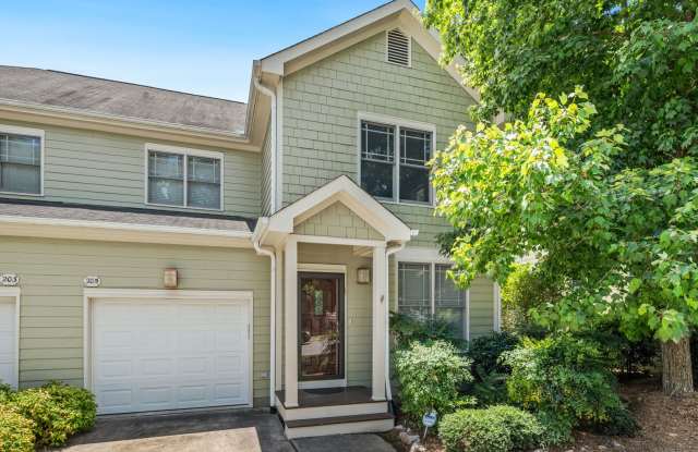Prime location Chapel Hill - 3brd 3 bath end townhouse photos photos
