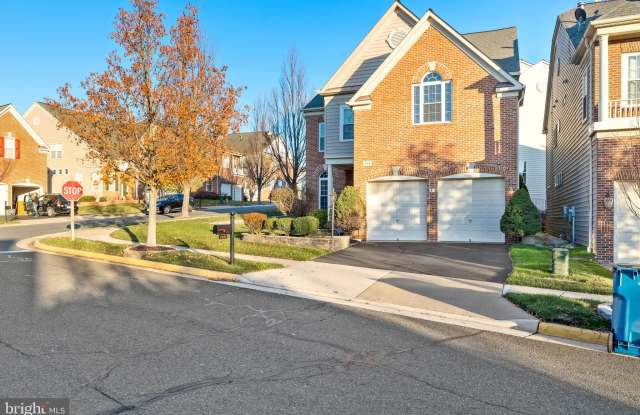 9161 FINNEGAN STREET - 9161 Finnegan Street, Laurel Hill, VA 22079