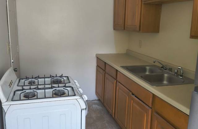 106 S Clay St - Two Bedroom Unit Gallery 3