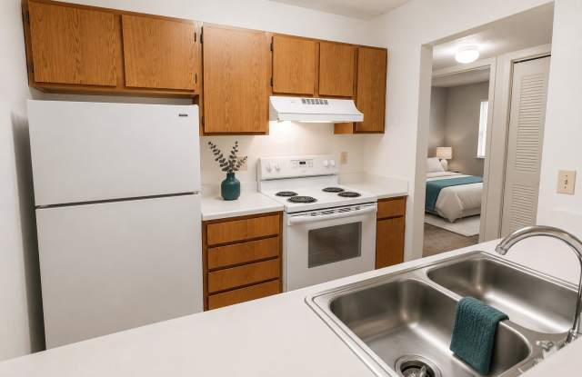 Creekside Square Apartments Gallery 2