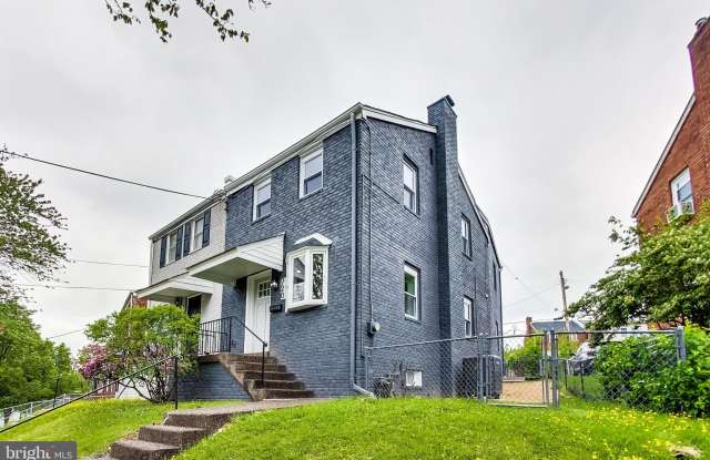 720 HILLTOP Terrace SE Gallery 2