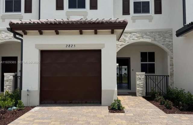 2825 SE 25 Avenue - 2825 Southeast 25th Avenue, Homestead, FL 33035