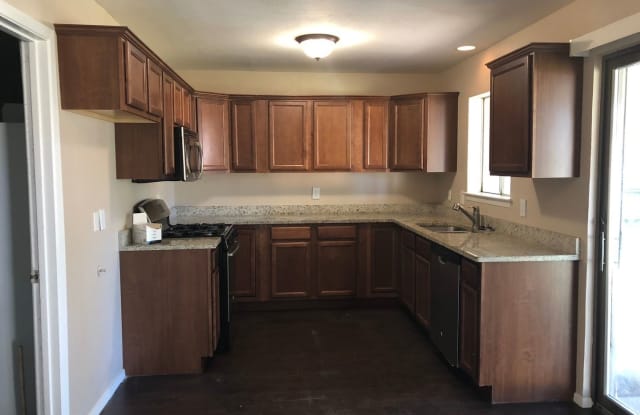1933 Spanish Trail - 1933 Spanish Trail, Irving, TX 75060