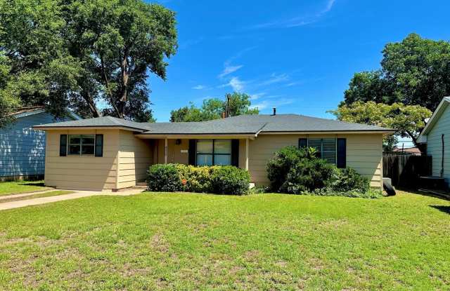 An Easy Yes | 3 Bed / 2 Bath Near TTU Ready For Pre-Lease! photos photos