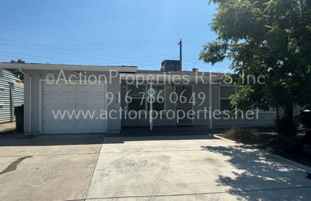 Close to Freeway, Shopping Single Story 2 Bedroom 1 Bath Large yard 1 Car Garage Drought Resistant Front Yard photos photos