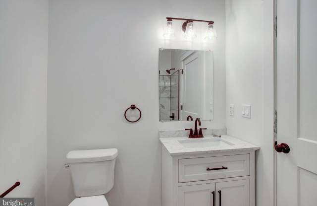 11 E WALNUT Street photos photos