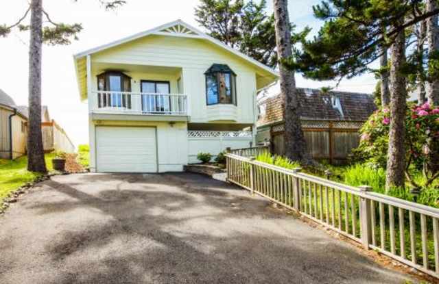 4503 SW Beach Ave - 4503 Southwest Beach Avenue, Lincoln City, OR 97367
