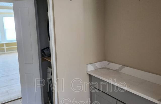 560 Rockland Ave photos photos