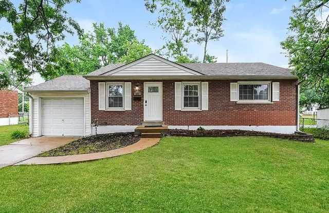 825 Teurville | 3BR 1 BA | with Attached Garage  Large Backyard photos photos