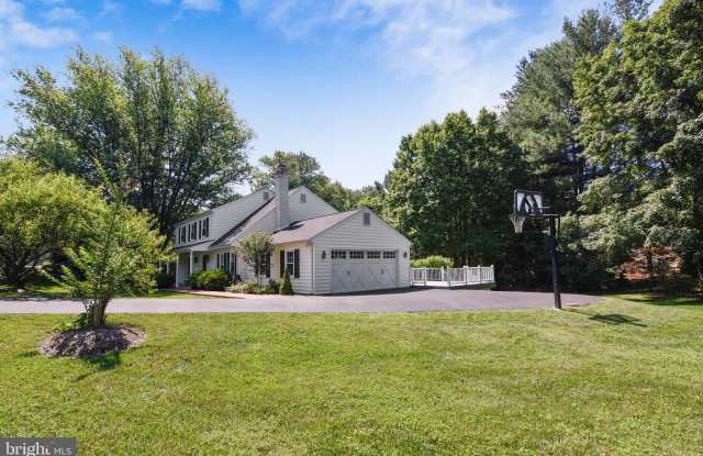 10315 HICKORY CREEK COURT Gallery 3