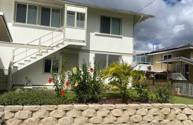Palolo Valley, ground floor SPACIOUS duplex 2 bed, 2 bath, 1 parking stall includes water and sewer photos photos