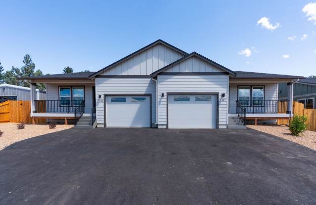 Newer 2 Bedroom 2 Bathroom Duplex in SW Redmond Gallery 2