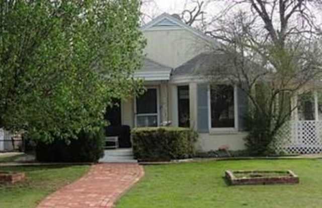 2705 Benbrook Boulevard - 2705 Benbrook Boulevard, Fort Worth, TX 76109