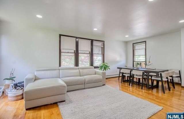 18 Hardenburgh Avenue 2nd Flo. - 18 Hardenburgh Avenue, Demarest, NJ 07627