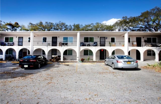 2317 W BRISTOL AVENUE - 2317 West Bristol Avenue, Tampa, FL 33609