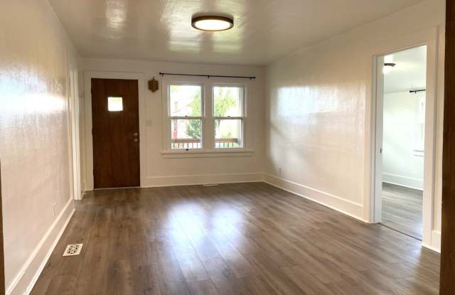 Updated 1928 Bungalow Gallery 4