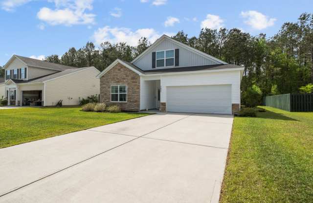 Beautiful 4-Bedroom Home in The Commons Featuring a Convenient Floor Plan Gallery 4