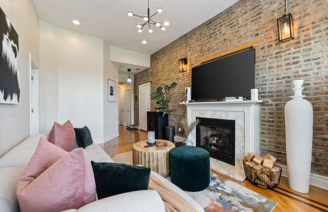4902 S Forrestville Avenue Gallery 4